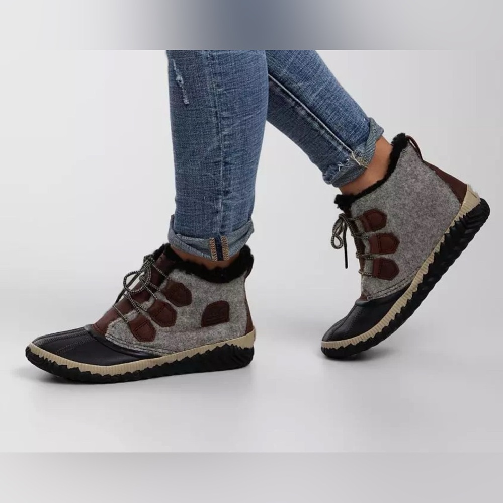 Sorel Out ‘N’ About Gray Black Women's Rain/Winter Boots Sz 6.5